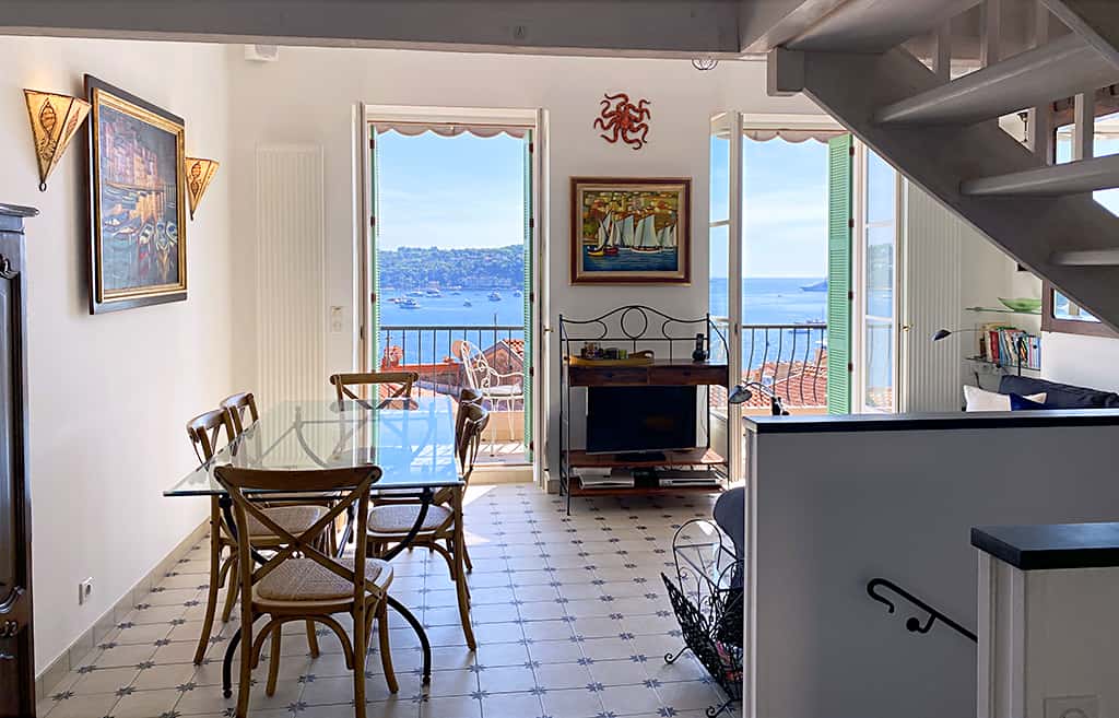 Old town rental apartment, panoramic views of bay with Riviera Experience